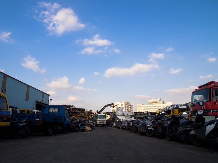 【機車報廢新手必看】只看價格？小心這三個「地下回收」隱藏的法律風險